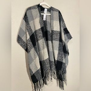 NWT Woolrich Black and Grey Sweater Poncho O/S